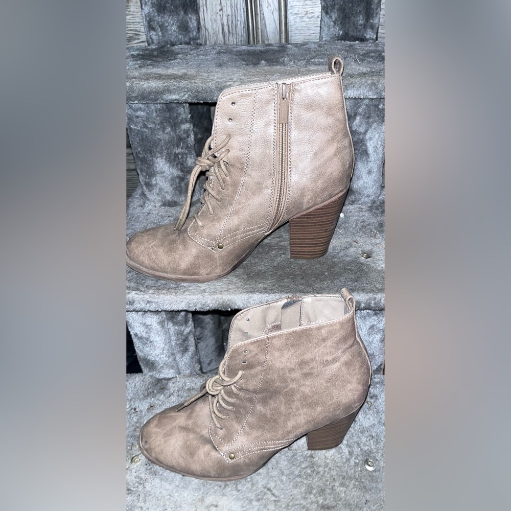 String up mid high boot